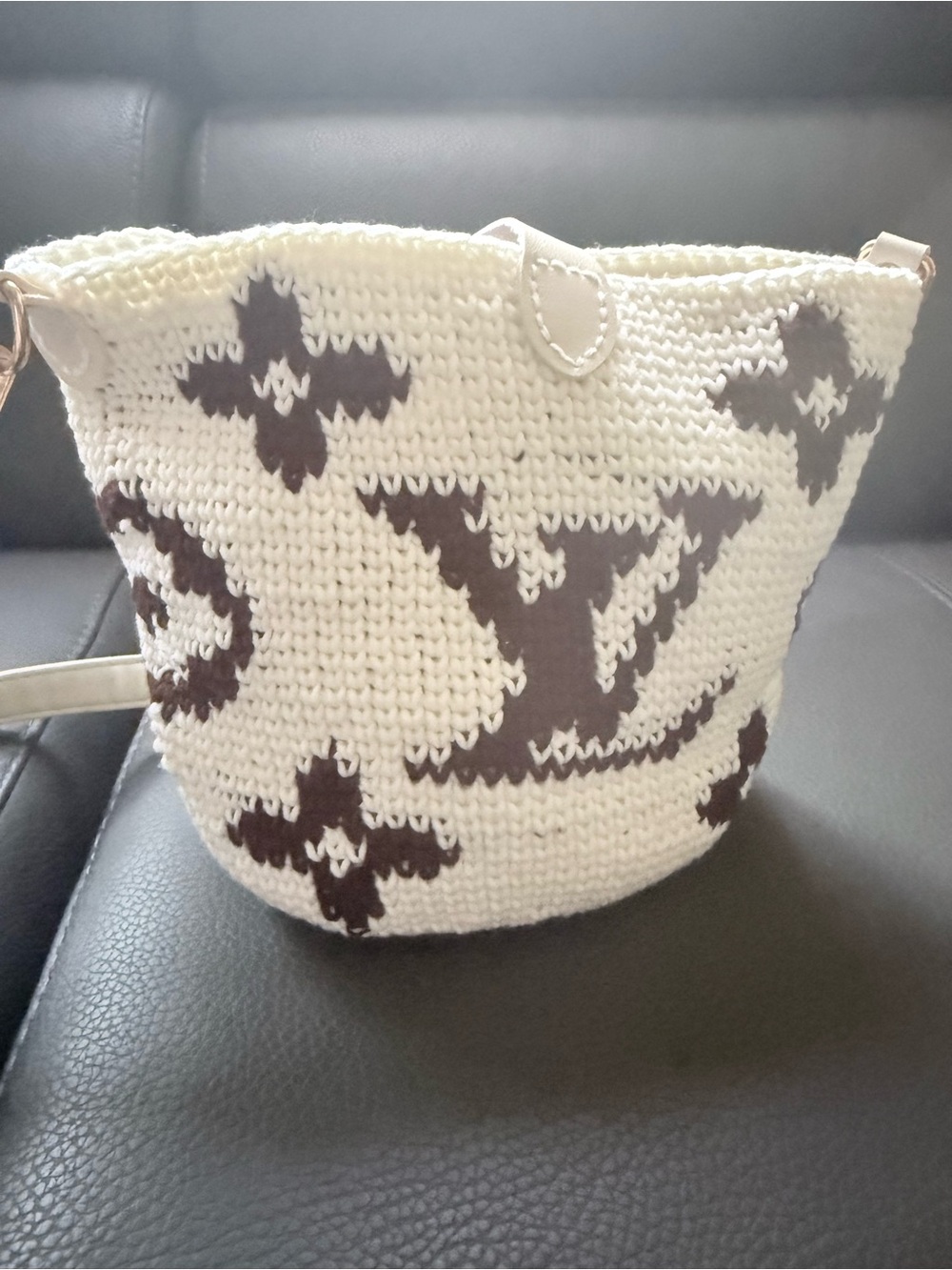 Handmade White and Brown Knit Crossbody Bag with Gold Hardware - Picture 4 of 6